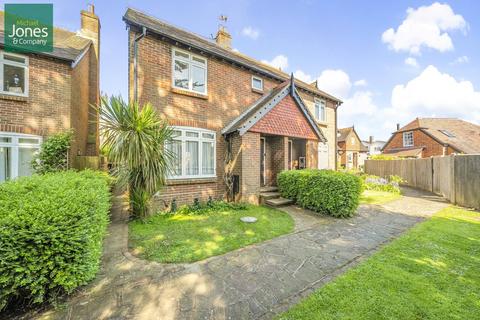 3 bedroom semi-detached house to rent, Sussex Court, High Street, Findon, Worthing, BN14