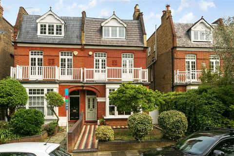 32 Lawn Crescent, Richmond, TW9 3NS