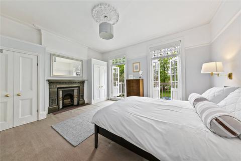 32 Lawn Crescent, Richmond, TW9 3NS