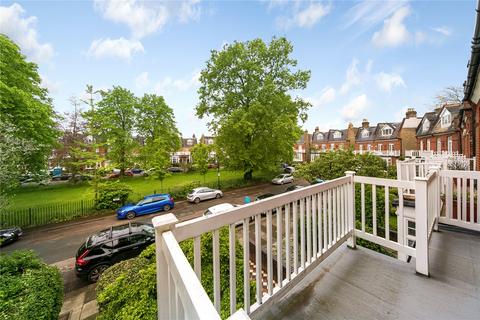 32 Lawn Crescent, Richmond, TW9 3NS
