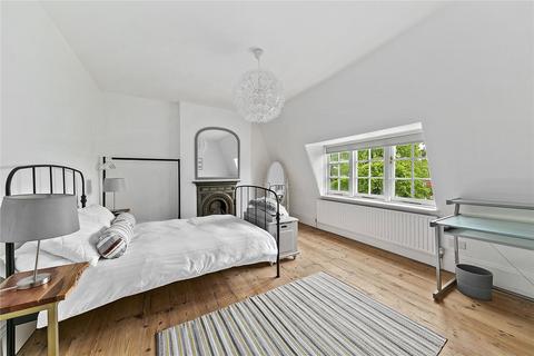 32 Lawn Crescent, Richmond, TW9 3NS