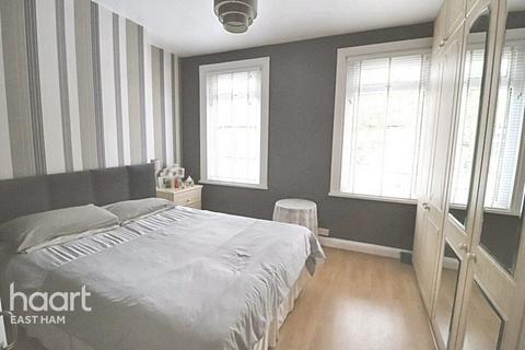 2 bedroom terraced house for sale, Welbeck Road, London