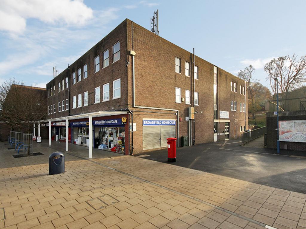 Broadfield Barton, Crawley RH11 10 bed flat for sale £1,000,000