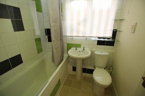 1 bedroom flat to rent, Reglan Close, TW4