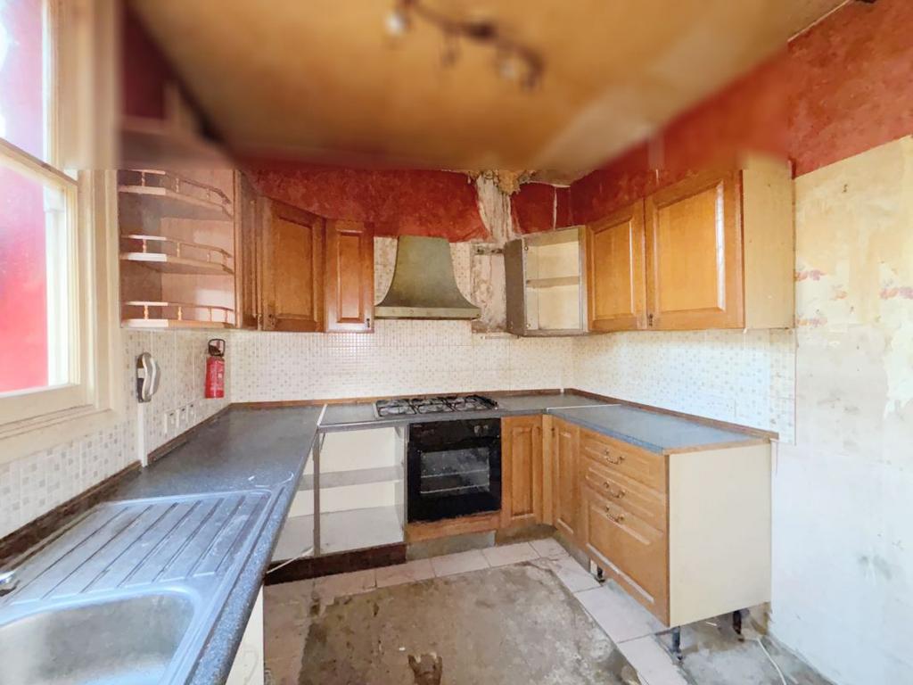 39 Braidwood Road, Catford, London... 4 bed terraced house £290,000