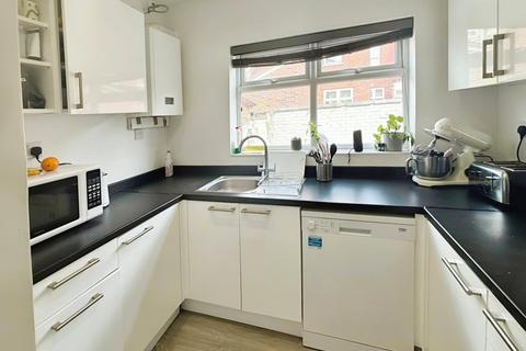 4 bedroom terraced house to rent, Deramore Street, Manchester, Greater Manchester, M14