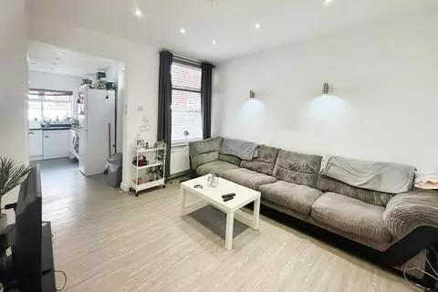4 bedroom terraced house to rent,