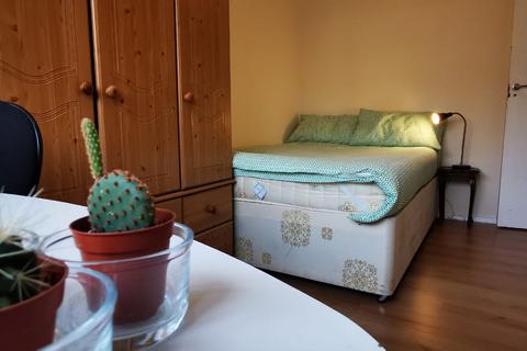 undefined, Glengall Grove, London E14