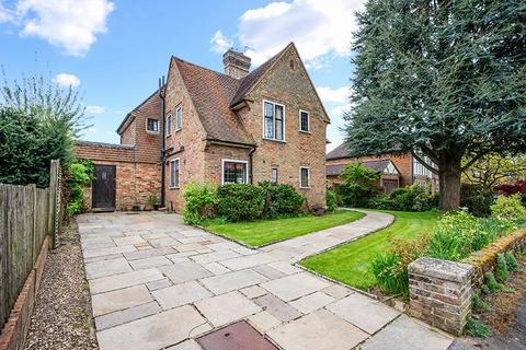 4 bedroom detached house for sale, Peter Avenue, Oxted RH8