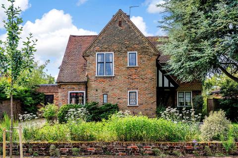 4 bedroom detached house for sale, Peter Avenue, Oxted RH8