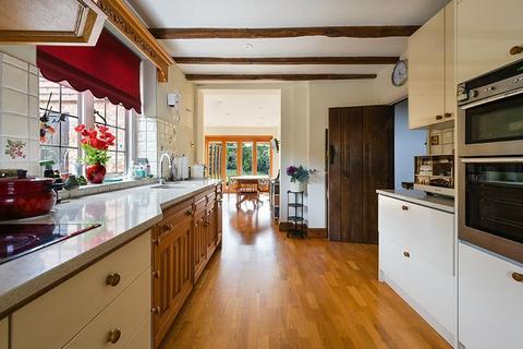 28 Peter Avenue, Oxted, RH8 9LG