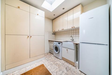 28 Peter Avenue, Oxted, RH8 9LG