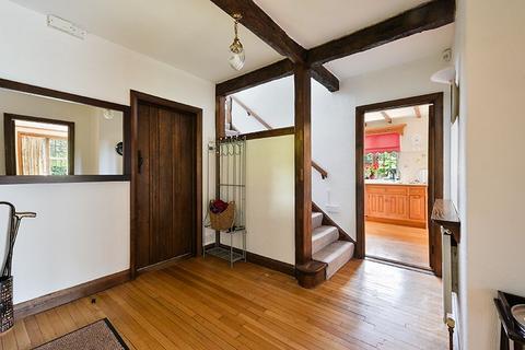 28 Peter Avenue, Oxted, RH8 9LG