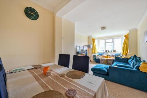 2 bedroom flat for sale, 13 Gate House, Ditton Road, Surbiton, Surrey, KT6 6RQ