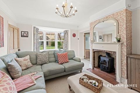 5 bedroom cottage for sale, 4 Corby Road, Swayfield, NG33