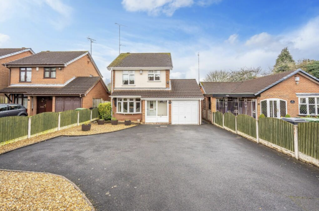 115a Finchfield Lane WV3 8EU 3 bed detached house for sale £330,000