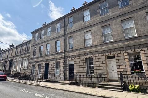 4 bedroom flat to rent, Grove Street, Edinburgh, EH3 8BB