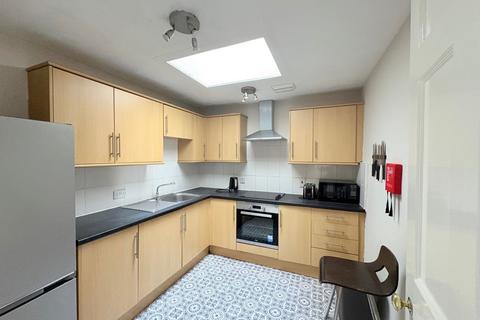4 bedroom flat to rent, Grove Street, Edinburgh, EH3 8BB