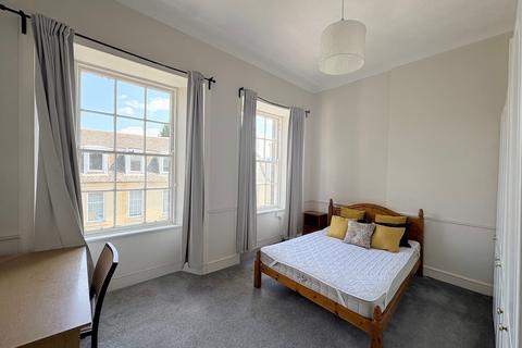4 bedroom flat to rent, Grove Street, Edinburgh, EH3 8BB