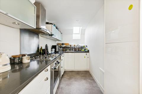 2 bedroom flat to rent, Grosvenor Road, London, SW1V.
