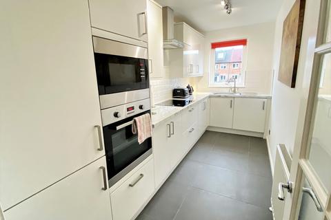 2 bedroom flat to rent, Moira Terrace, Edinburgh EH7