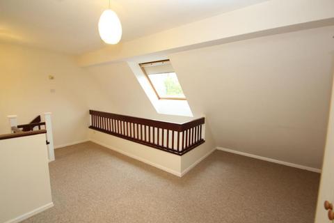1 bedroom maisonette to rent, Dorchester Court, Woking GU22