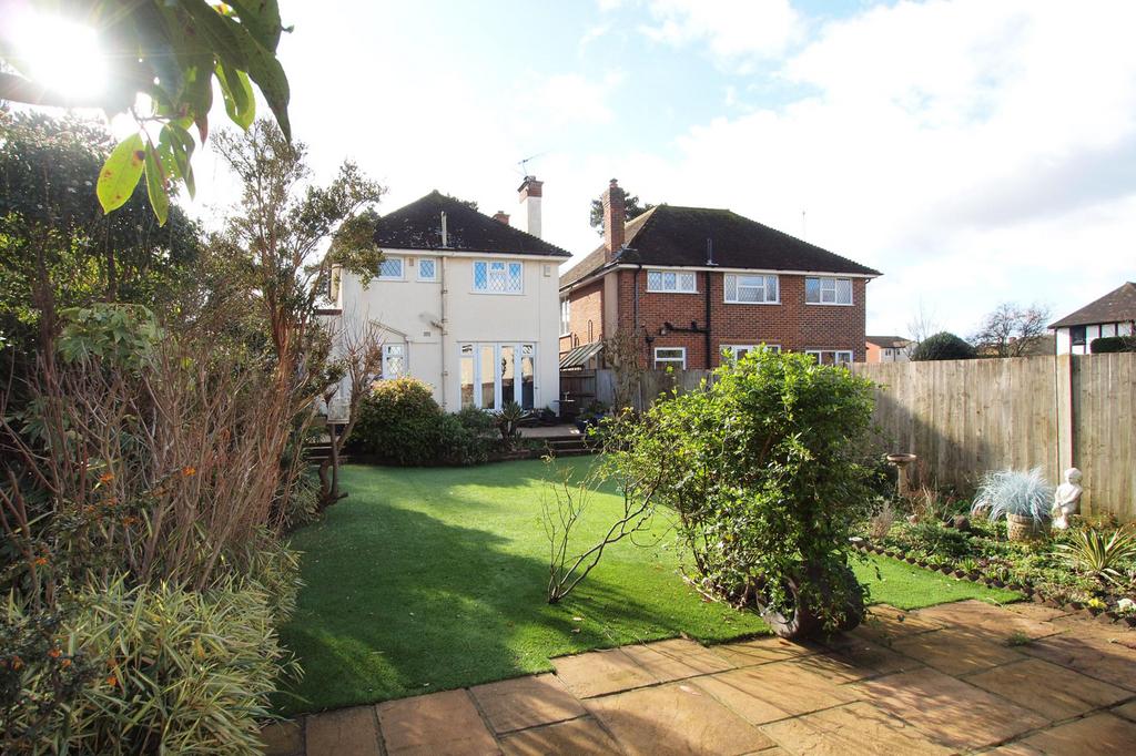 The Kingsway, Ewell Village, KT17 3 bed detached house for sale £799,000