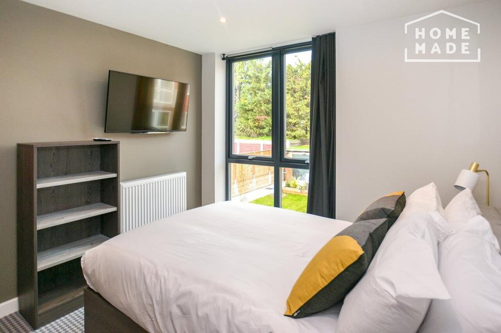 Astra House, Kenton Road, HA3 Mixed use £1,150 pcm (£265 pw)