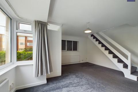 4 bedroom semi-detached house to rent, Stadium Avenue, Blackpool, FY4