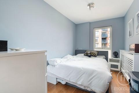 2 bedroom apartment to rent, Goshawk Court, London NW9