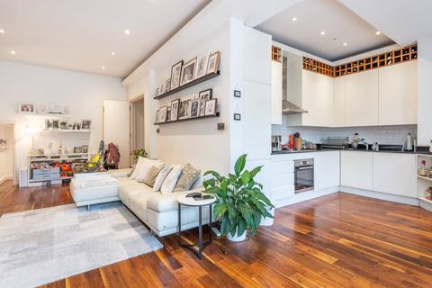 3 bedroom flat to rent, Westbere Road, West Hampstead, London, NW2