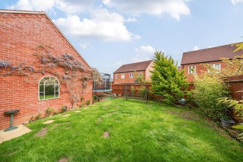 4 bedroom semi-detached house for sale, Banbury,  Oxfordshire,  OX16