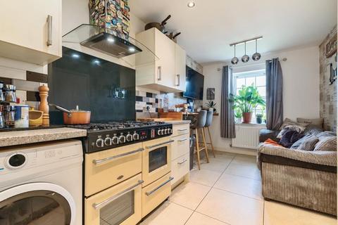 4 bedroom semi-detached house for sale, Banbury,  Oxfordshire,  OX16