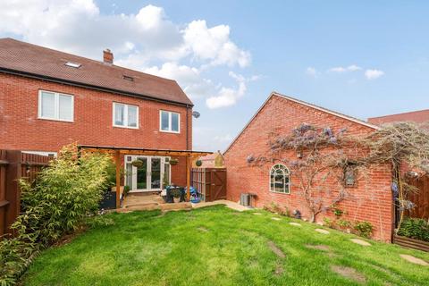 4 bedroom semi-detached house for sale, Banbury,  Oxfordshire,  OX16