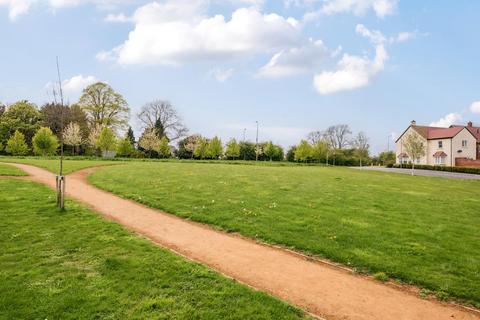 4 bedroom semi-detached house for sale, Banbury,  Oxfordshire,  OX16