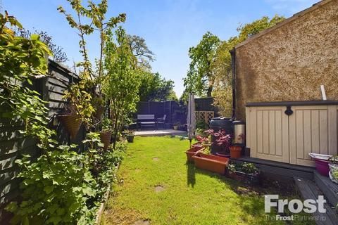 20 Bedfont Road, Feltham, TW13 4LT
