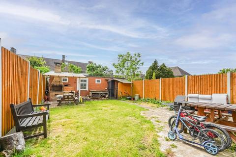 3 Lee Close, London, E17 5QG