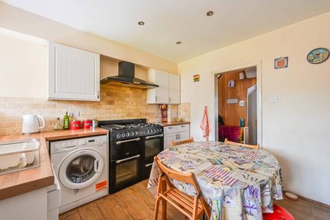 3 Lee Close, London, E17 5QG