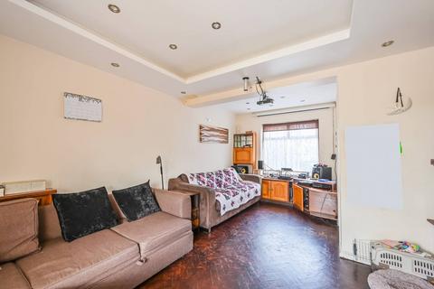 3 Lee Close, London, E17 5QG