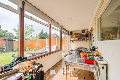 3 Lee Close, London, E17 5QG
