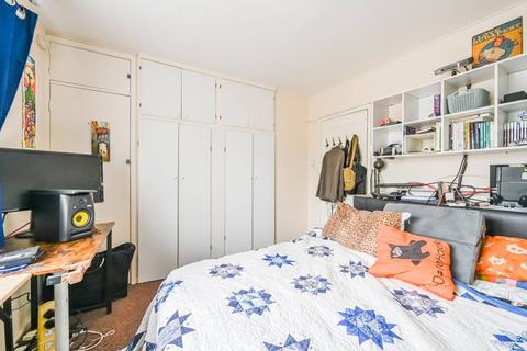 3 Lee Close, London, E17 5QG