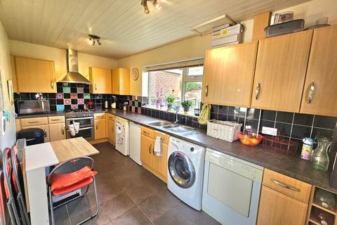 122 Broadway, Horsforth, Leeds, LS18 4HQ