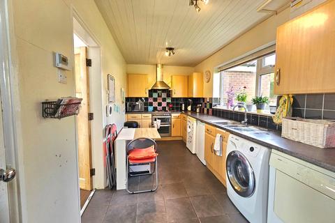 122 Broadway, Horsforth, Leeds, LS18 4HQ