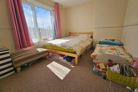 122 Broadway, Horsforth, Leeds, LS18 4HQ