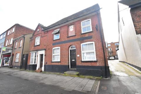 Studio to rent, 116 High Street South, Dunstable, Bedfordshire, LU6