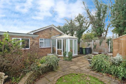 2 bedroom detached bungalow for sale, Moons Close, Rochford, SS4