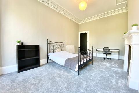 4 bedroom flat to rent, Oakfield Avenue, Glasgow G12