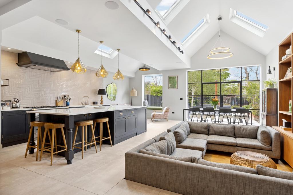 Spencer Road, Twickenham, TW2. 6 bed semidetached house £8,250 pcm