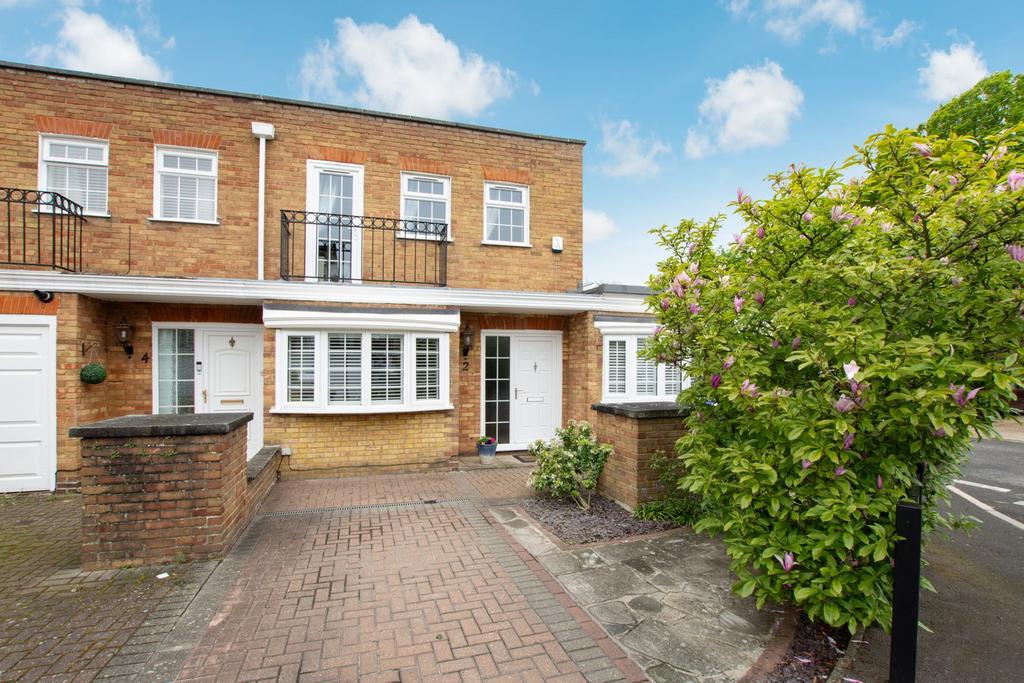 Gainsborough Square, Bexleyheath, DA6 4 bed end of terrace house for