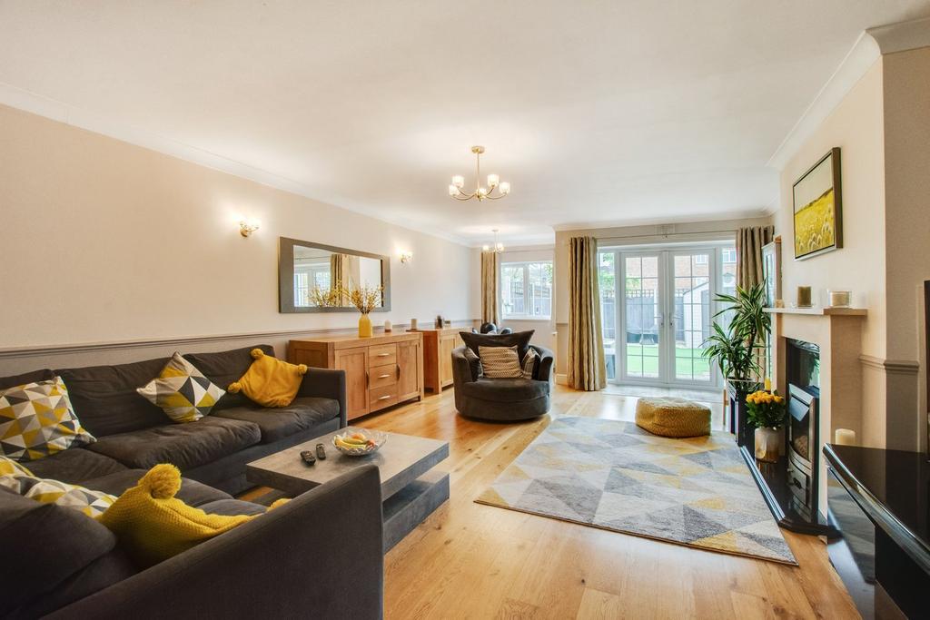 Gainsborough Square, Bexleyheath, DA6 4 bed end of terrace house for